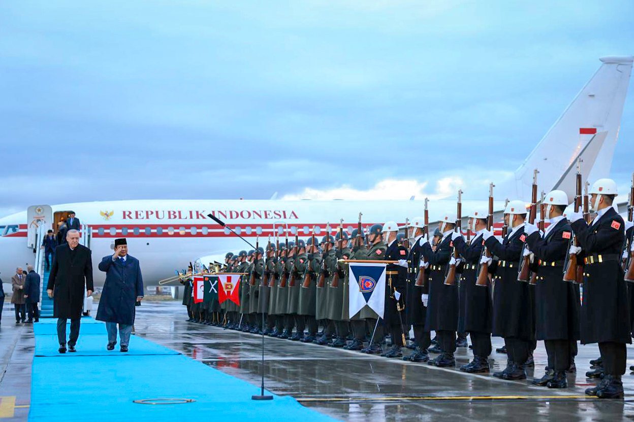 Presiden Prabowo Tiba di Ankara, Siap Sampaikan Pidato di Parlemen Turki dan Hadiri Upacara Penyambutan Kenegaraan