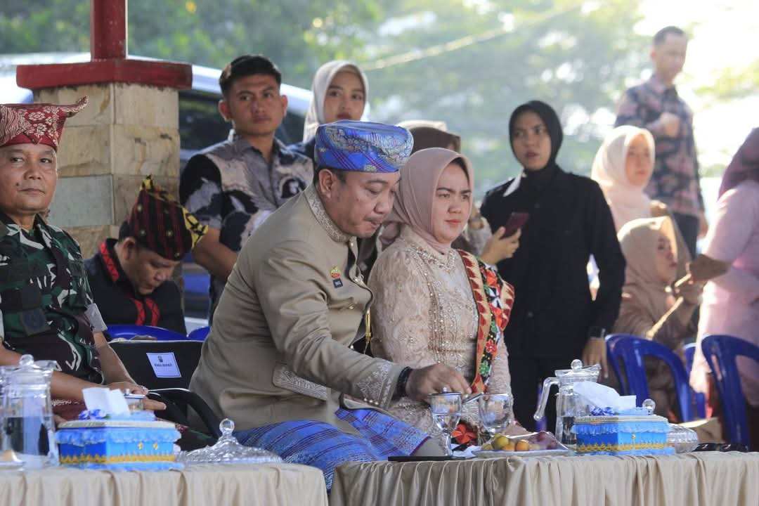 Ketua DPRD Kabupaten Lampung Selatan, ERMA YUSNELI, SE., MM. Menghadiri Upacara Peringatan Hari Pendidikan Nasional (HARDIKNAS) Tahun 2025, Yang Bertema Partisipasi Semesta Wujudkan Pendidikan Bermutu Untuk Semua.