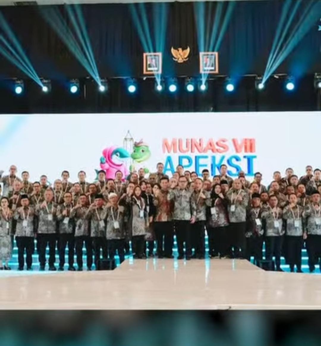 Walikota Bandar lampung, Hj. Eva Dwiana menghadiri pembukaan Musyawarah Nasional (Munas) VII Asosiasi Pemerintah Kota Seluruh Indonesia (APEKSI) 2025 & Pembukaan Indonesia City Expo yang berlangsung di Kota Surabaya. 