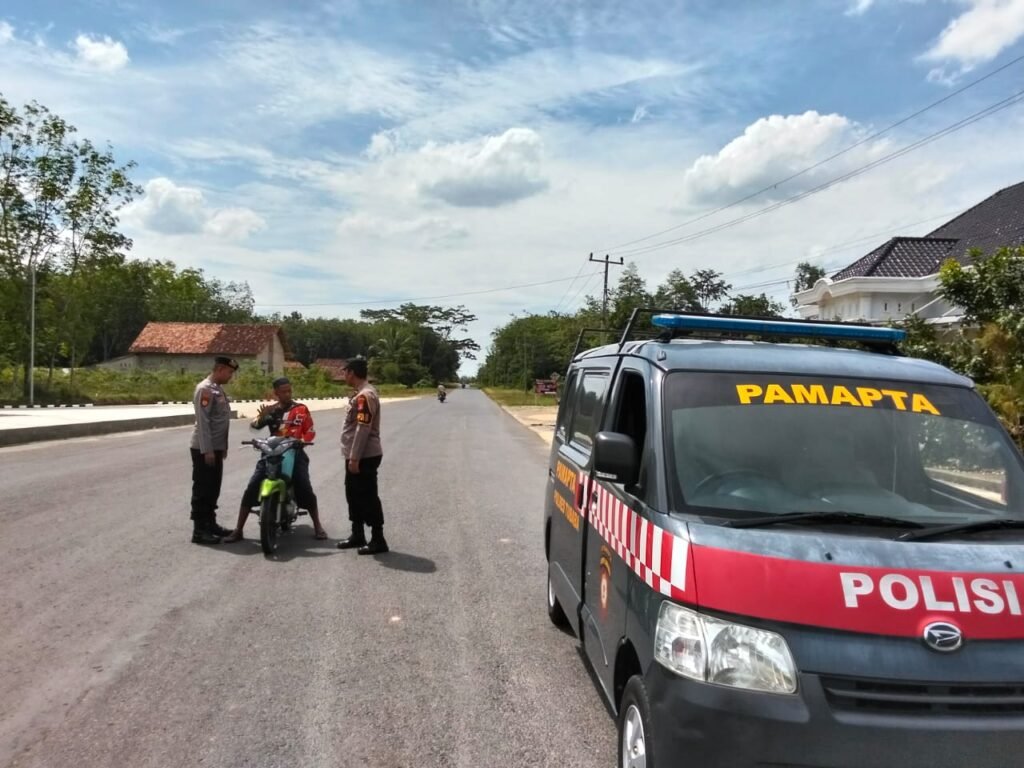 Patroli Pamapta Polres Tulang Bawang Barat Cegah Guantibmas, Wujudkan Rasa Aman di Siang Hari.