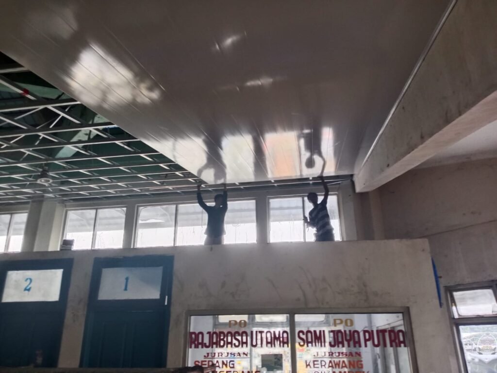 *Proyek Rp1 Miliar di Terminal Rajabasa Dikerjakan Saat Hujan, K3 Diabaikan, Pengawasan Dipertanyakan*