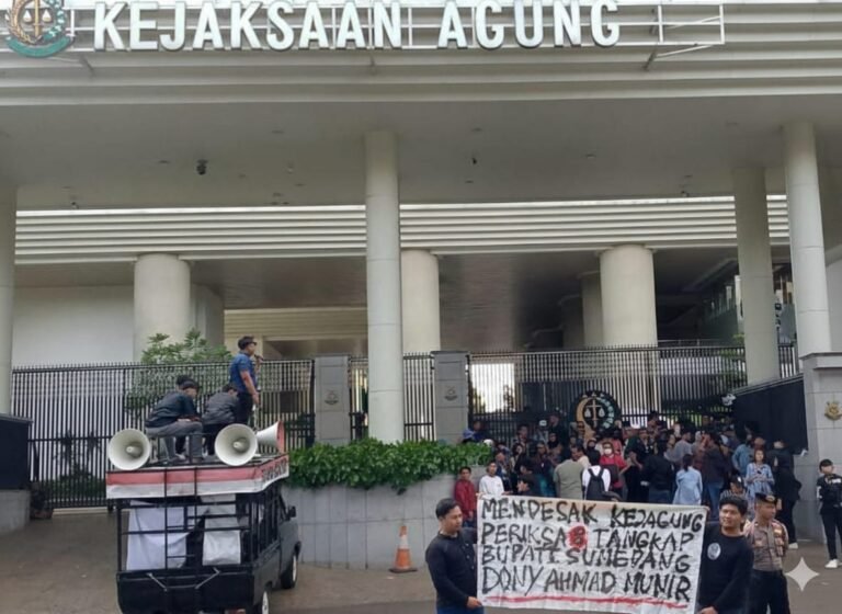 Aktivitas Tambang yang Masif Merusak Gunung Tampomas, Jaringan Mahasiswa Hukum Sumedang-Jakarta Menduga ada keterlibatan Bupati Sumedang dan Polres Sumedang.