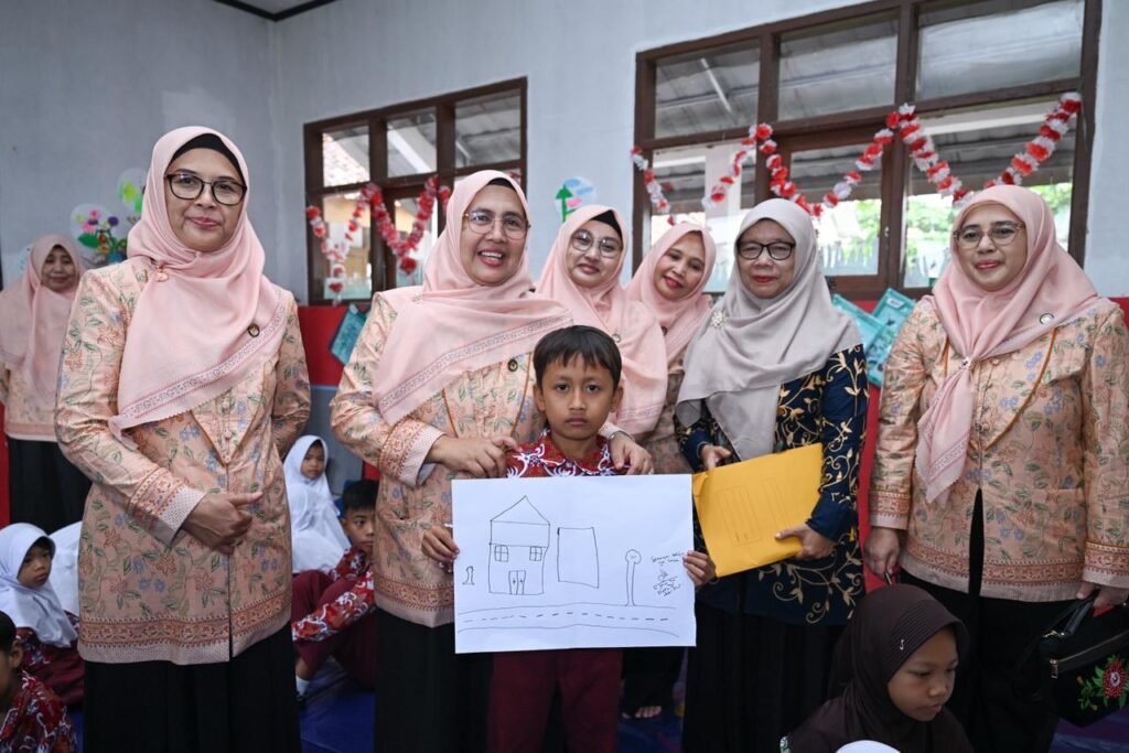 DWP Kemendikdasmen Berikan Dukungan Materi dan Psikososial bagi Siswa Terdampak Bencana di Cianjur
