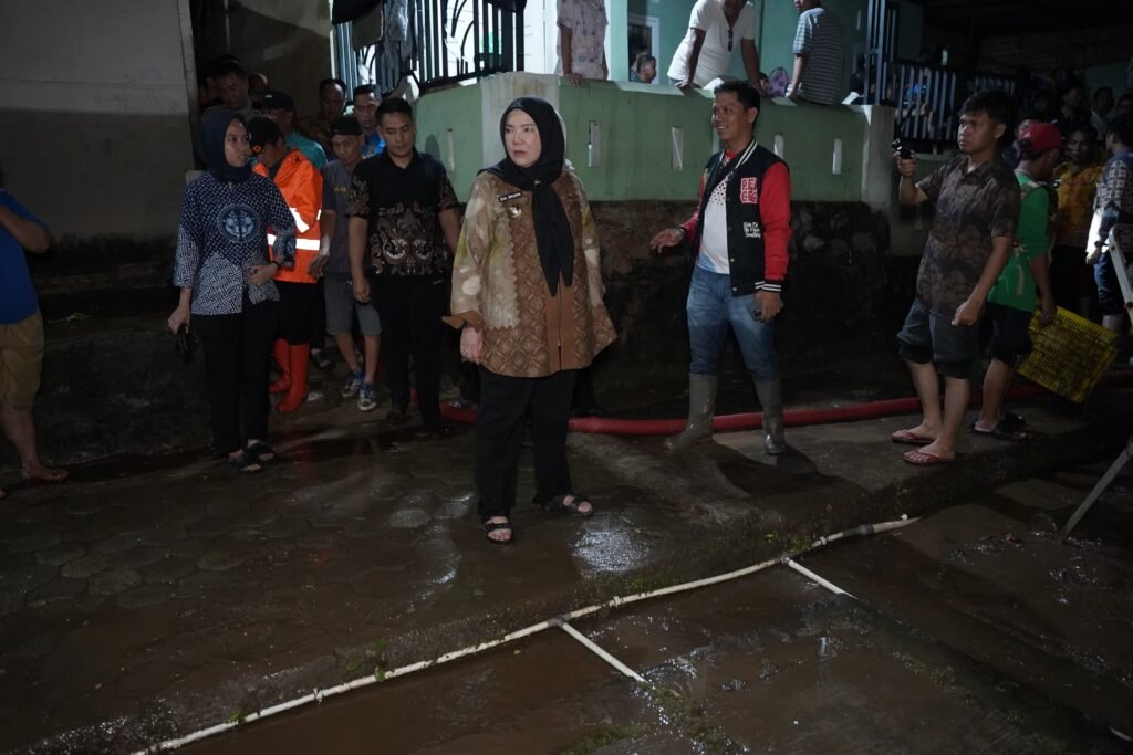 Walikota Bandar Lampung Beri Bantuan Korban Terdampak Banjir