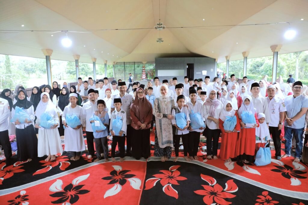 Wagub Jihan Nurlela Safari Ramadan dan Buka Puasa Bersama Anak-Anak Panti Asuhan di Agropark PKK Lampung Selatan