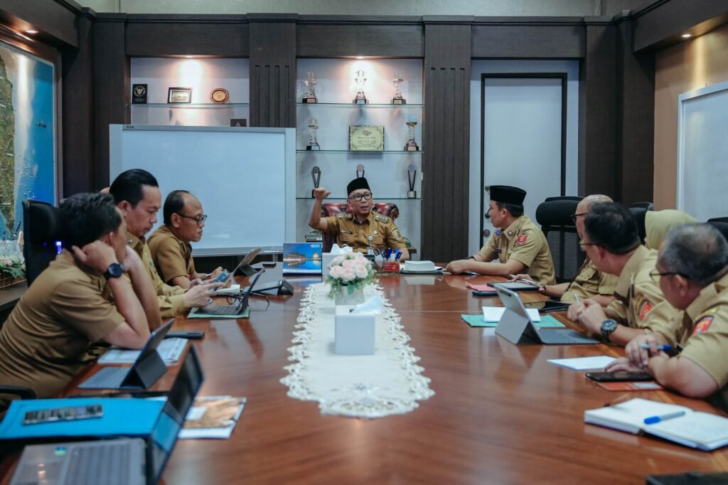 Gubernur Rahmat Mirzani Djausal Sambut Baik Pemaparan Pembangunan Kabupaten Lampung Barat yang Disampaikan Bupati Parosil Mabsus Terkait Infrastruktur Jalan, Sekolah Rakyat dan Hilirisasi Kopi