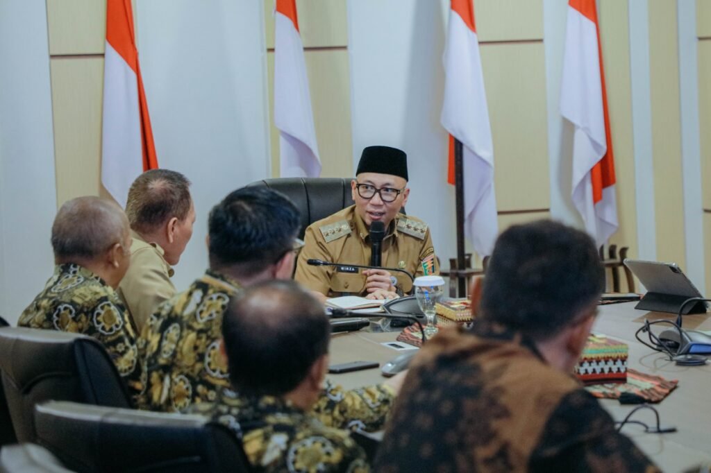 Terima Jajaran Pengurus Kagama Lampung, Gubernur Rahmat Mirzani Djausal Dorong Penguatan Kolaborasi Lintas Sektor dalam Percepatan Hilirisasi Komoditas dan Pembangunan Berbasis Desa