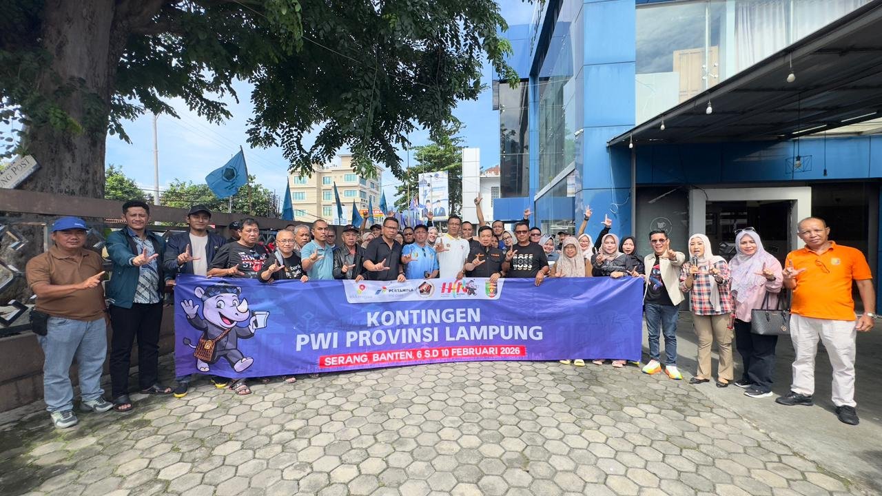 Sekdaprov Marindo Kurniawan Lepas Kontingen PWI Lampung Hadiri HPN 2026 di Banten