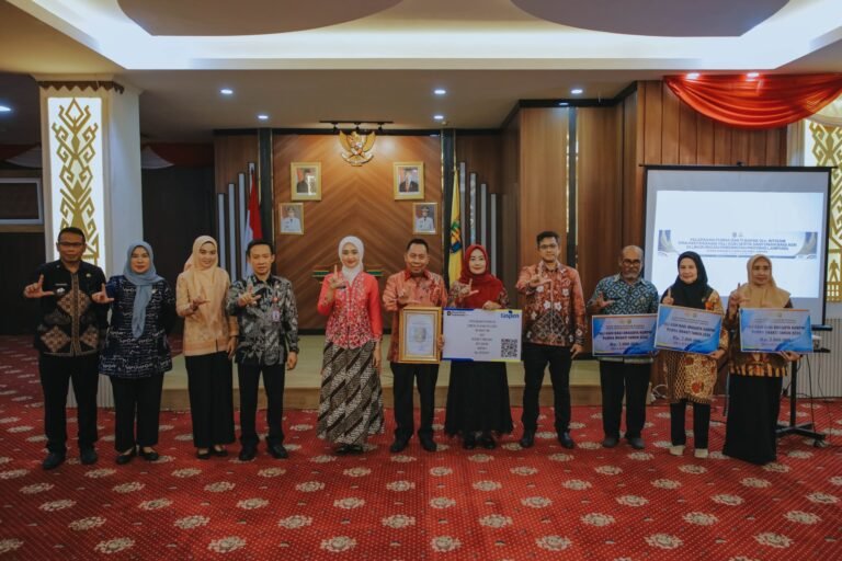 Wagub Jihan Nurlela Pimpin Prosesi Pelepasan Kepala Dinas Perkebunan Provinsi Lampung Intizam yang Memasuki Masa Purnabakti