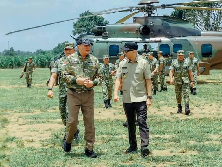 Gubernur Rahmat Mirzani Djausal Dampingi Menteri Pertahanan RI Sjafrie Sjamsoeddin Tinjau Fasilitas Markas Komando Batalyon Infanteri TP 848/Satya Pandya Cakti Anak Tuha, Lampung Tengah