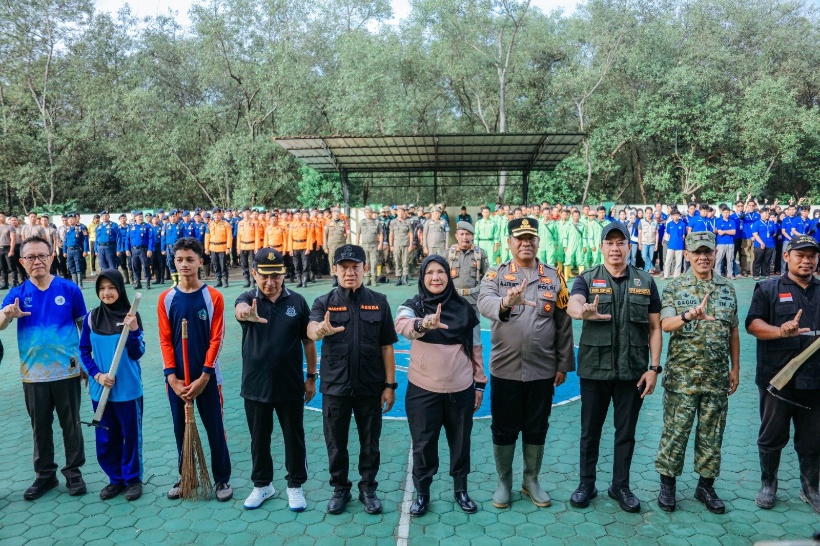 Tindaklanjuti Arahan Presiden Prabowo, Pemprov Lampung bersama Pemkot Bandarlampung Gelar Gerakan Bersih-Bersih Serentak di Pulau Pasaran