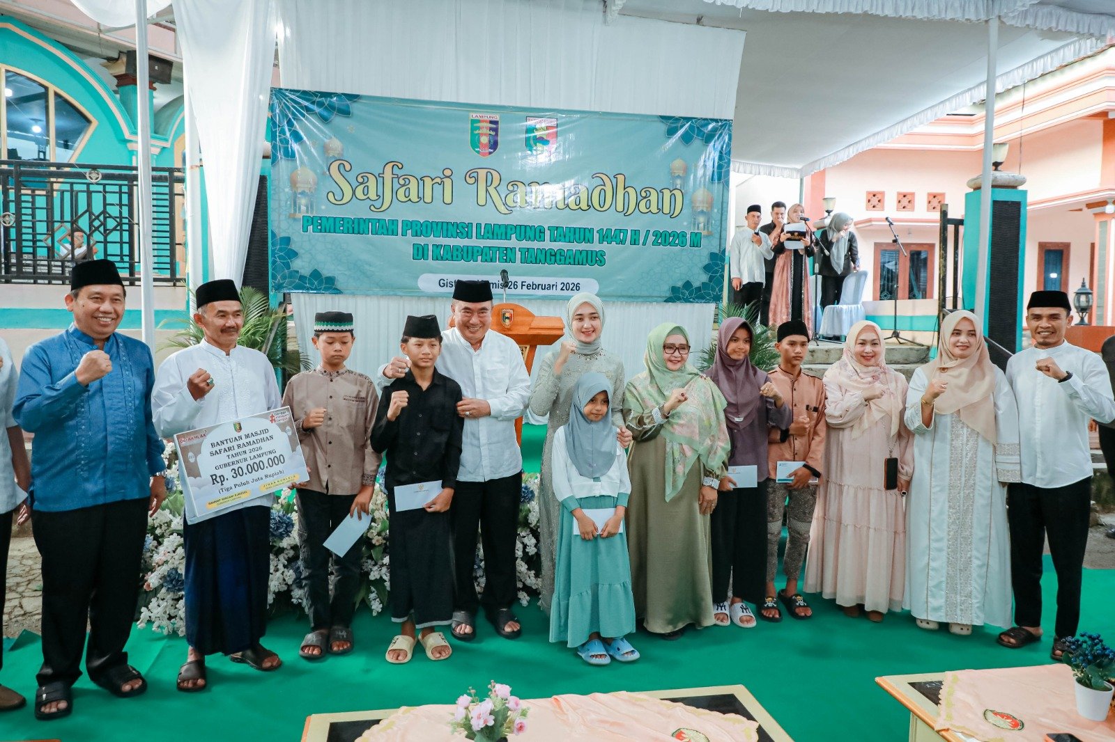 Wagub Jihan Nurlela Buka Bazar Pasar Murah dan Salurkan Bantuan kepada Masyarakat dalam Rangkaian Safari Ramadan di Kecamatan Gisting, Tanggamus