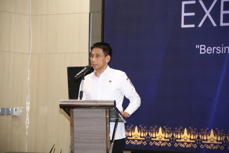 *Wamendagri Bima Tinjau Kampung Bahagia di Jambi, Tekankan Peran RT sebagai Ujung Tombak Program Pemerintah*