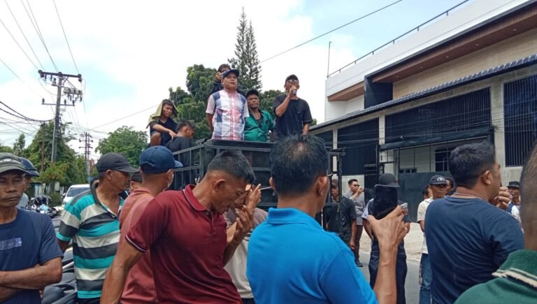 Warga Tapian Nauli Tapteng Didampingi Tokoh Masyarakat Sumut Gelar Aksi di Kejari Sibolga Tuntut Penyaluran JADUP