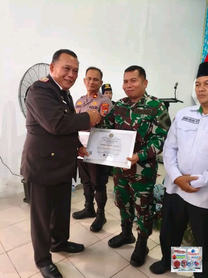 Kalapas Padangsidimpuan Serahkan Penghargaan Mitra Kerja dan Tokoh Terbaik dalam Rangkaian Tasyakuran HBP ke-62