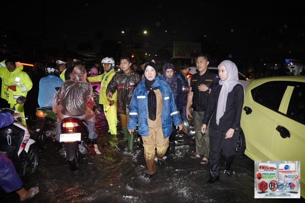 Malam Hari Hujan Deras, Pemkot Bandar Lampung Gerak Cepat Normalisasi Sungai dan Gorong-Gorong.