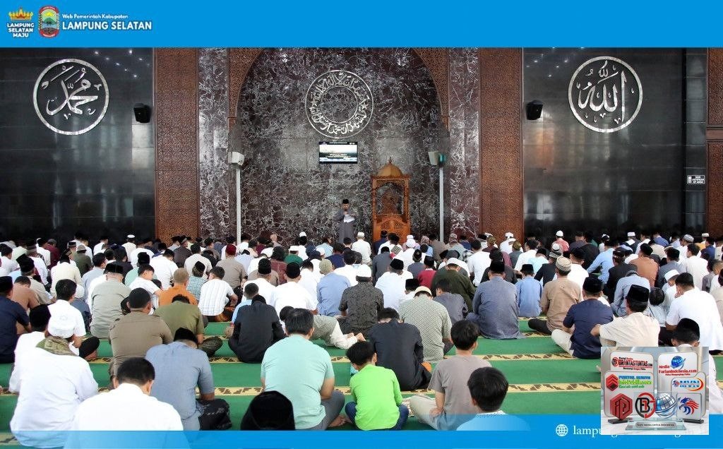 Ratusan Warga Khidmat Salat Iduladha di Masjid Agung Kalianda, Pemkab Lampung Selatan Distribusikan 36 Sapi Kurban hingga ke Pelosok