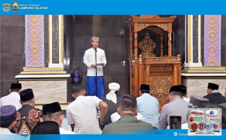 Di Tengah Gema Takbir Desa Kemukus, Bupati Egi Ajak Warga Rawat Hakikat Kurban Melalui Aksi Bersih Lingkungan