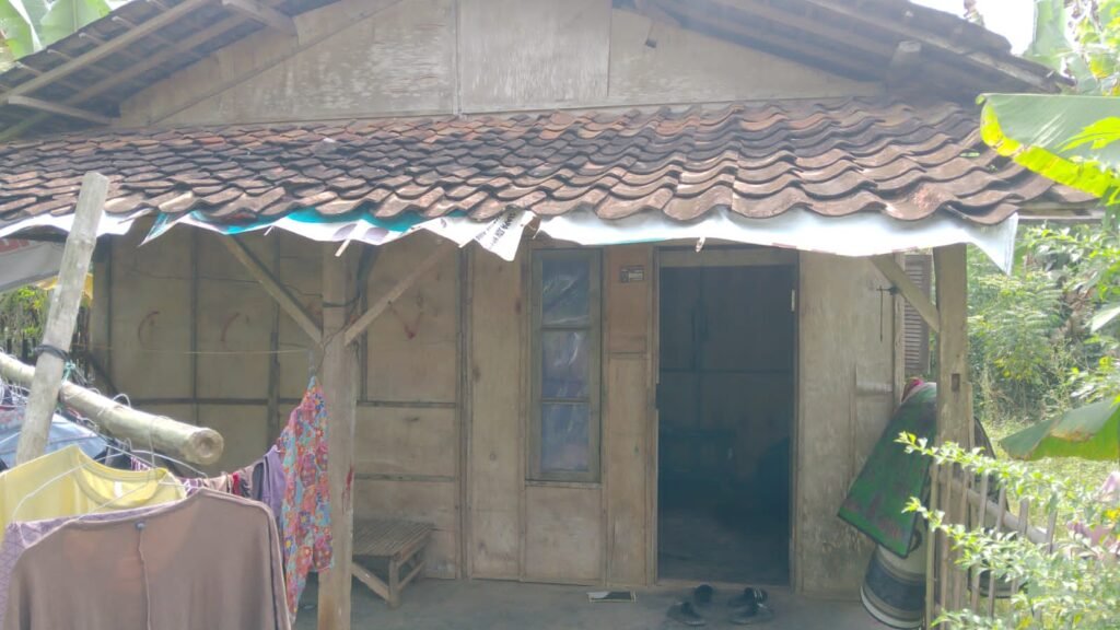 RUMAH RAPUH TAK LAYAK HUNI  WARGA TALANG PADANG DAPAT TITIK TERANG PENDAFTARAN BANTUAN