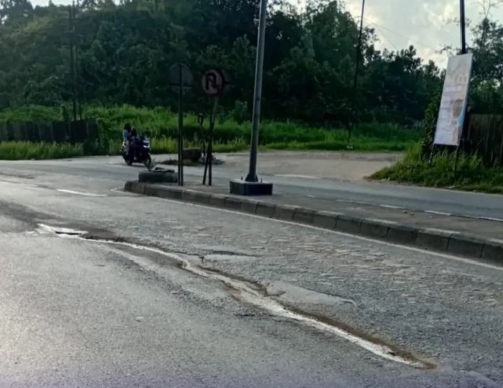 Jalan Berlubang di Gunung PLN Palaran Diduga Picu Kecelakaan Maut, Warga Desak Segera Diperbaiki
