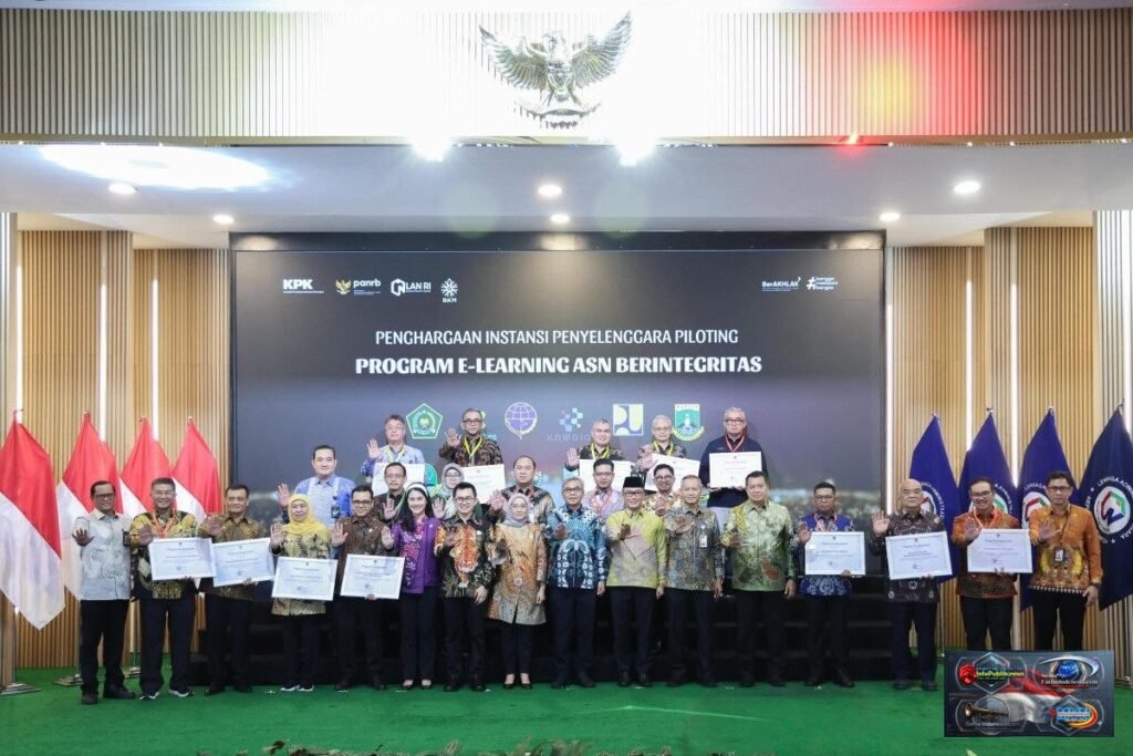Gubernur Andra Soni Komitmen Perkuat Integritas ASN Pemprov Banten
Gubernur Andra Soni Komitmen Perkuat Integritas ASN Pemprov Banten