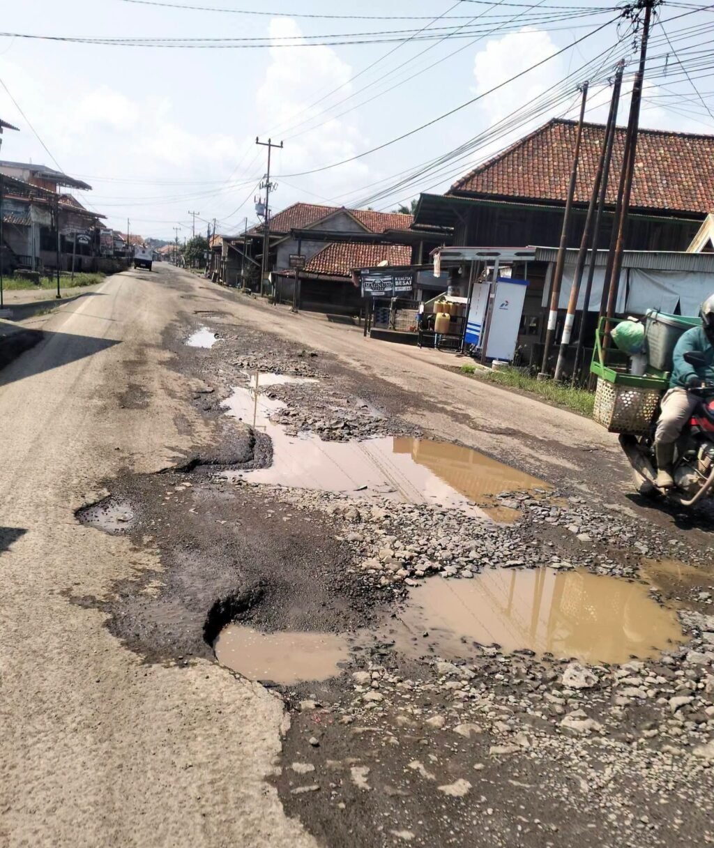Baru Seumur Jagung, Jalan Lintas Provinsi Sekayu–Lubuklinggau Dilakukan Perbaikan Kembali Rusak, Publik Pertanyakan Akuntabilitas Anggaran.