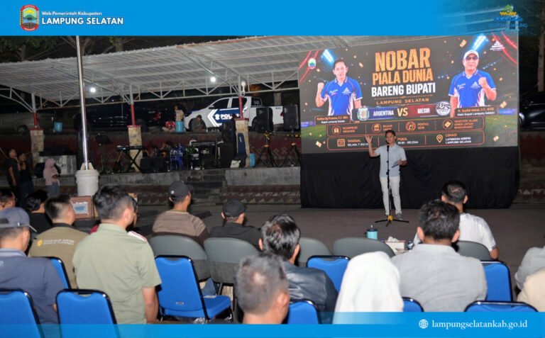 UMKM Raup Berkah dari Nobar Piala Dunia, Bupati Egi: Gema HELAU Gerakkan Ekonomi Rakyat dan Perkuat Gotong Royong