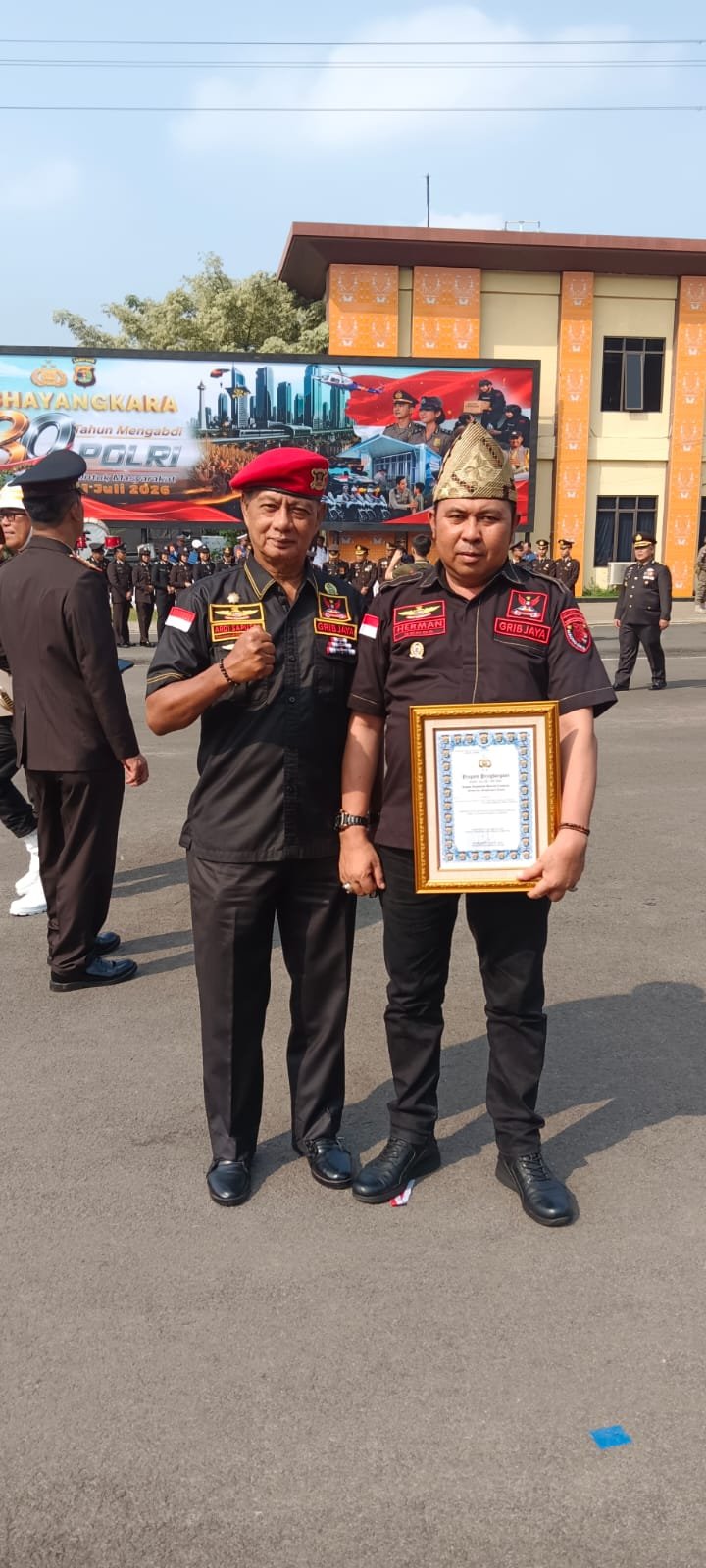 Polda Lampung Berikan Piagam Penghargaan kepada Herman atas Dedikasi sebagai Sabuk Kamtibmas