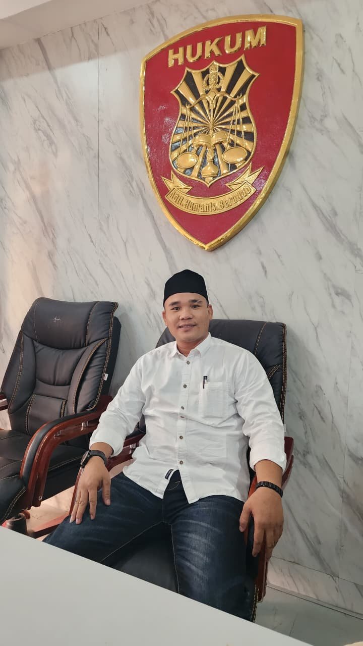 Warga Kesal! Sudah Bertahun-tahun Air atap Bengkel GMI Banjiri Halaman Rumah Warga Belum ada Perbaikan.