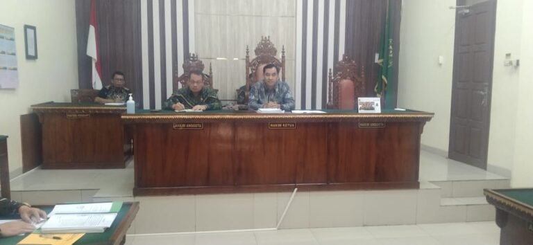 Puluhan Tahun Mencari Keadilan, Ahli Waris Arjowirono Pertanyakan Sikap PN Tanjungkarang, Jangan Biarkan Kami Terus Dizalimi” Atas Putusan PK Yang Telah Inkrah Di Menangkan Oleh Kami, Jangan Biarkan Oknum Bermain, Mohon PN Tegakkan Keadilan.