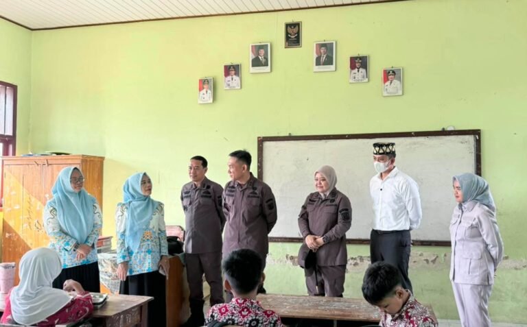 Turun Langsung ke Sekolah di Natar, Bupati Radityo Egi dan Kajati Lampung Pastikan Program MBG Berjalan Sesuai SOP