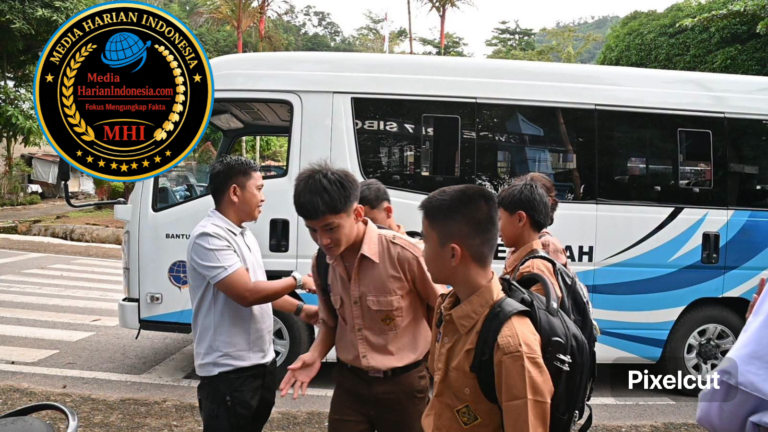 Sebagai Wujud Komitmen, Wali Kota Sibolga Antar Langsung Siswa dengan Bus Sekolah Gratis