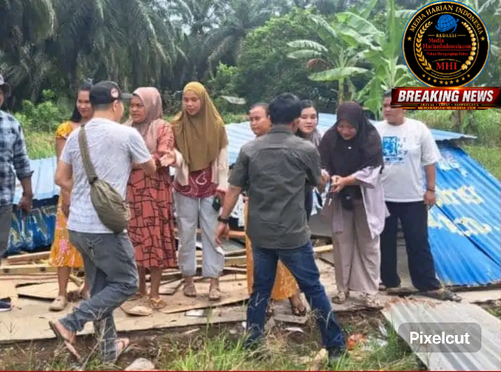 Polsek Bandar Pulau membongkar sebuah bangunan yang diduga kerap digunakan sebagai tempat penyalahgunaan narkotika di Desa Lobu Rappa, Kecamatan Aek Songsongan, Kabupaten Asahan. Tindakan tersebut dilakukan setelah lokasi itu menjadi sorotan publik menyusul aksi sekelompok warga, yang didominasi emak-emak, mendatangi tempat tersebut dan videonya viral di media sosial.