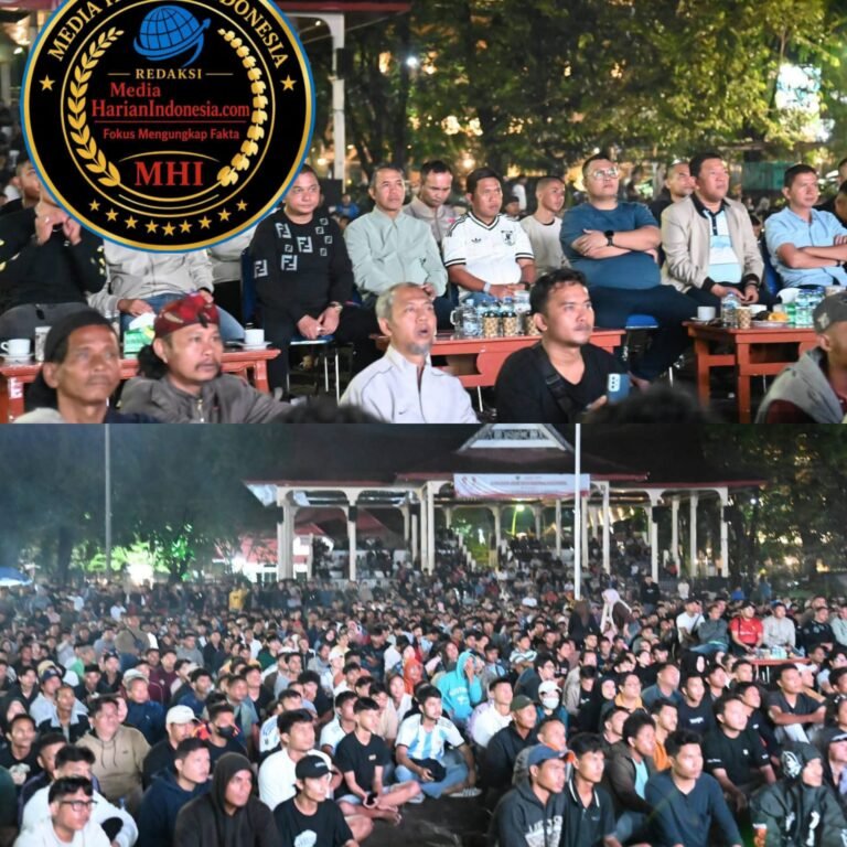 Padati Lapangan Simare-mare, Wali Kota dan Wakil Wali Kota Sibolga Baur Bersama Warga di Nobar Bola Gembira Final Piala Dunia 2026