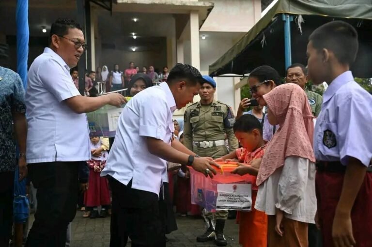 Wujud Kepedulian Pascabencana Pemko Sibolga Salurkan 2.802 Paket School Kit BNPB untuk Pelajar Terdampak