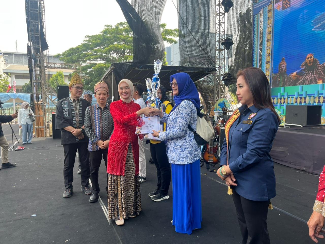 Tampilkan Kreativitas dan Budaya Lampung, Peserta Terbaik Tapis Karnaval 2026 Raih Penghargaan