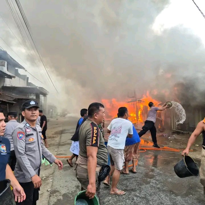 Diduga akibat Tabung Gas Meledak, 10 Tempat Usaha di Pasar Manduamas Terbakar Satu Orang Luka