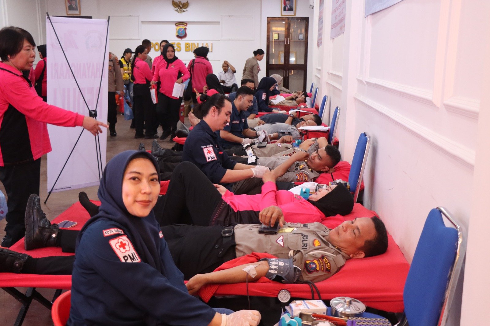 Sambut Hari Jadi Polwan Ke-78 Kapolres Binjai dan Ketua Bhayangkari Donorkan Darah Untuk Kemanusiaan