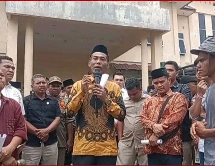 25 DESA GERUDUK DPRD PALAS, TUNTUT HENTIKAN Aktivitas PT SSL-SRL DI TANAH ULAYAT
