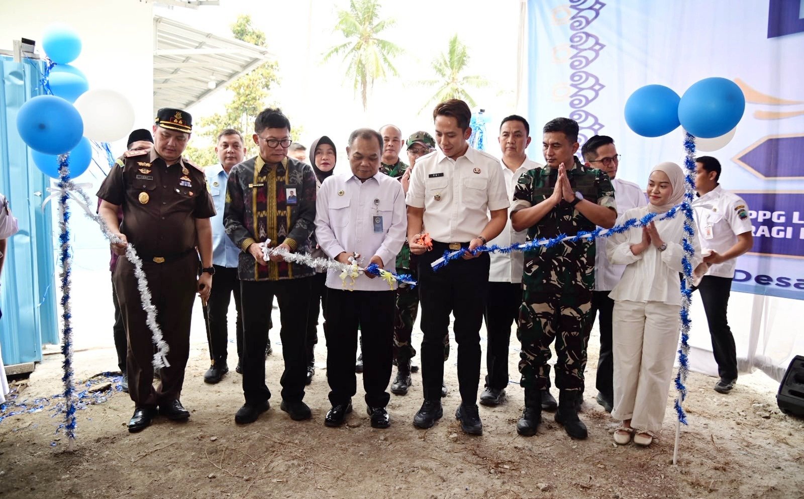 Anak-anak Sragi Sambut Gembira MBG, SPPG 3T Bandar Agung Buka Peluang Ekonomi Warga