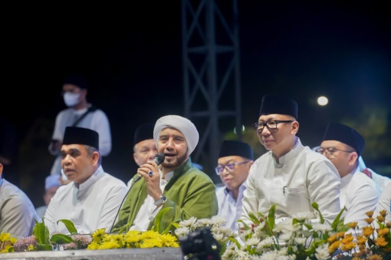 Bandar Lampung Berselawat, Gubernur Mirza Ajak Masyarakat Perkuat Persatuan dan Doakan Kemajuan Lampung